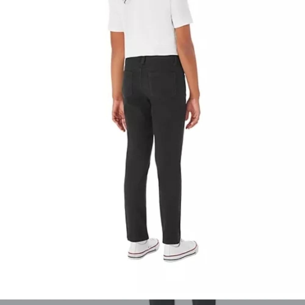 Black Skinny Jeans with Sleek Modern Fit